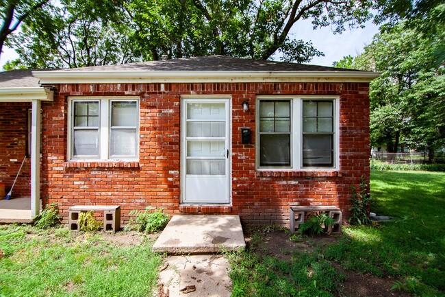 Primary Photo - 356 N. Fern St.