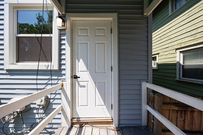 Building Photo - 1442 Hamlet St