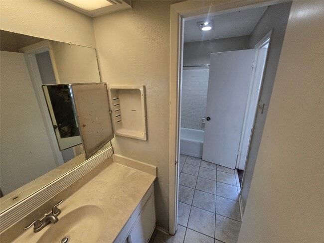 Building Photo - 7045 Chasewood Dr