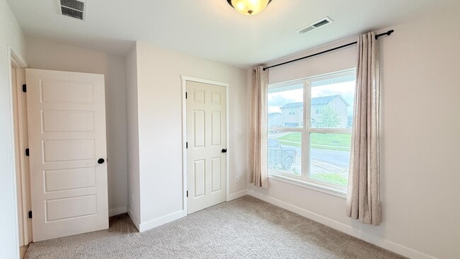 Building Photo - 829 Wolf Run Park Blvd