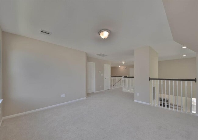 Building Photo - 2211 Dama Dr