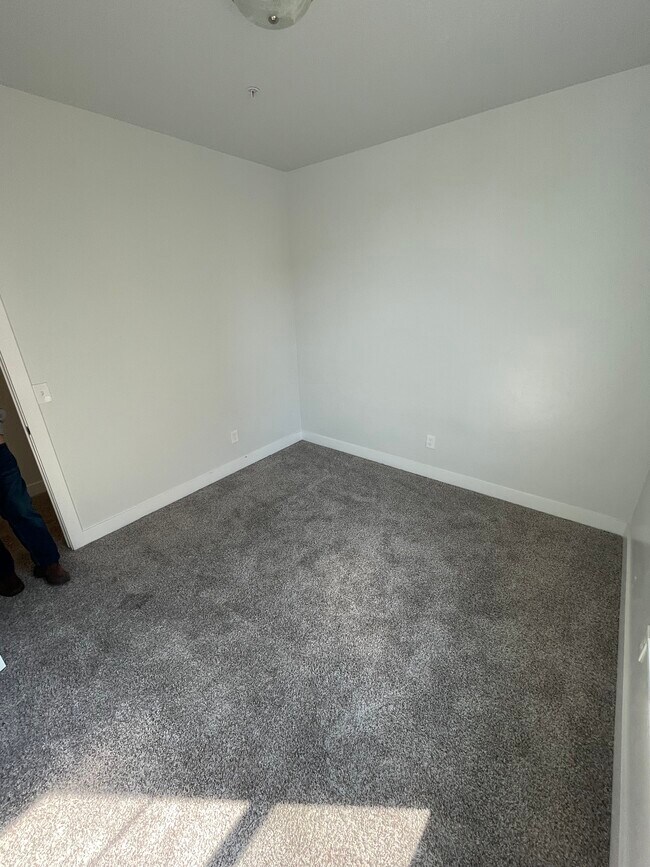 Building Photo - H-204