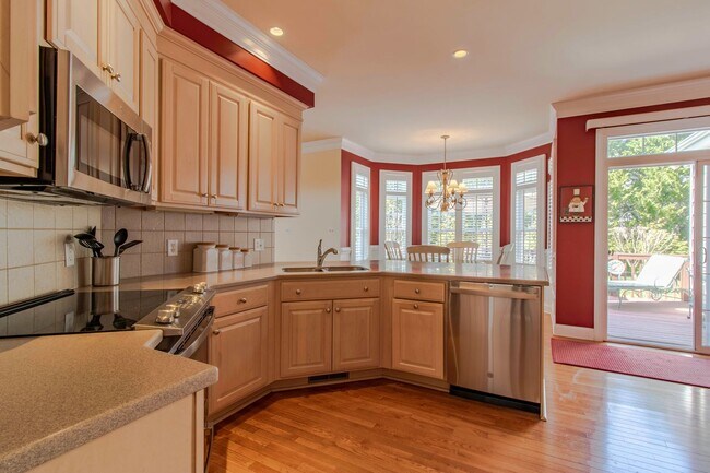 Building Photo - SHORT TERM - FURNISHED OR UNFURNISHED - SINGLE FAMILY - RBYCC