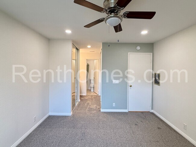 Building Photo - 10750 Aderman Ave