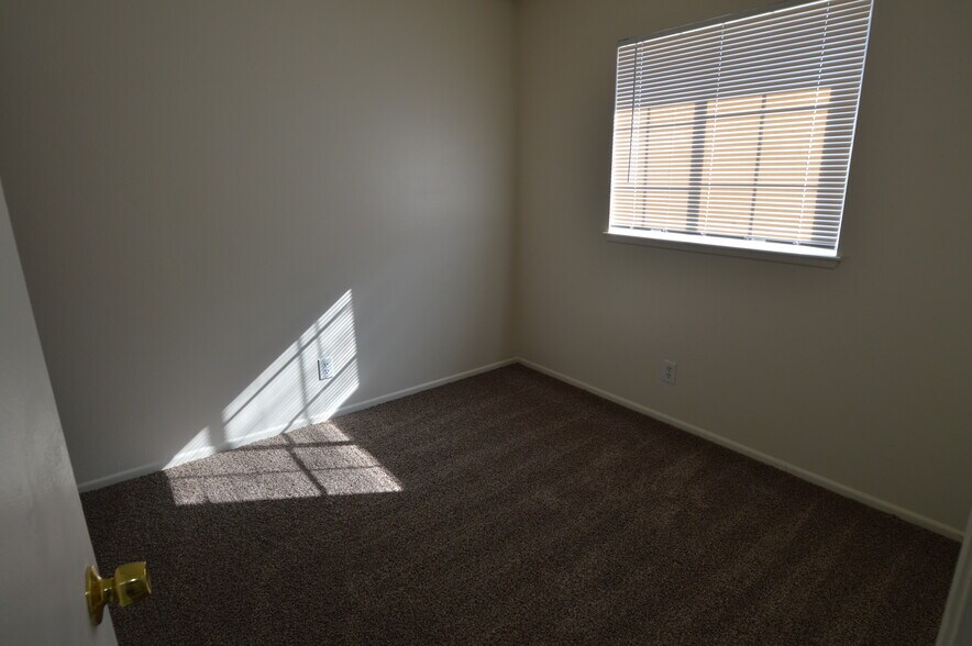 Building Photo - 1553 Teardrop St