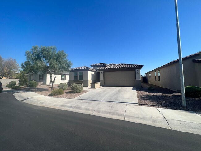 Building Photo - Updated 3 Bed/2 Bath in Excellent Glendale...