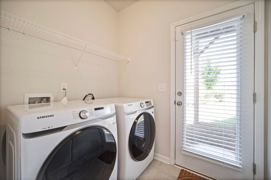 Building Photo - 1595 Ridgebrook Downs