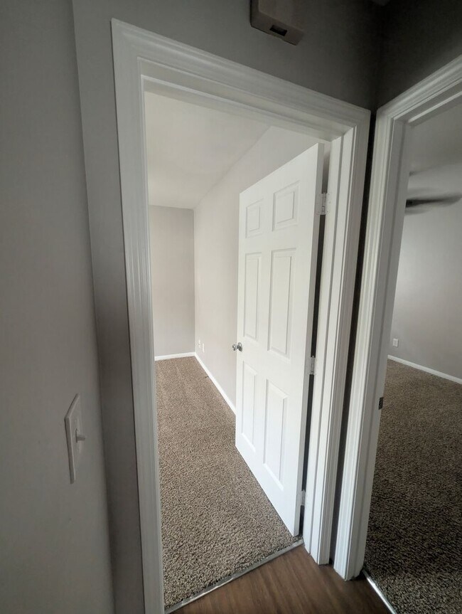 Building Photo - 3 bedroom / 2 bath upstairs unit in the heart of Hillcrest!