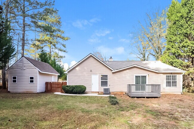 Building Photo - 2061 Poplar Rd