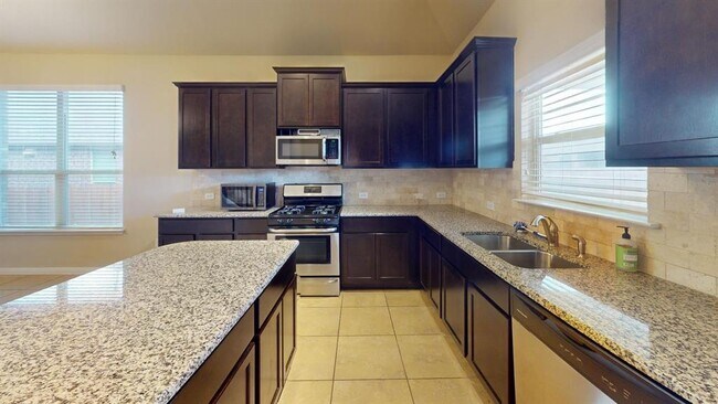 Building Photo - 16405 Pienza Dr