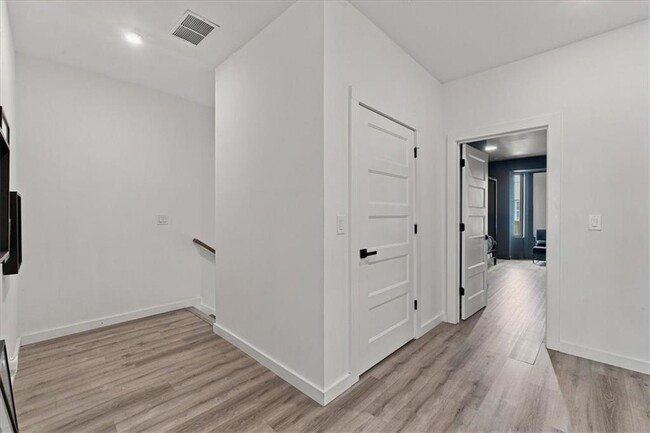Building Photo - 1077 Glen Opal Dr