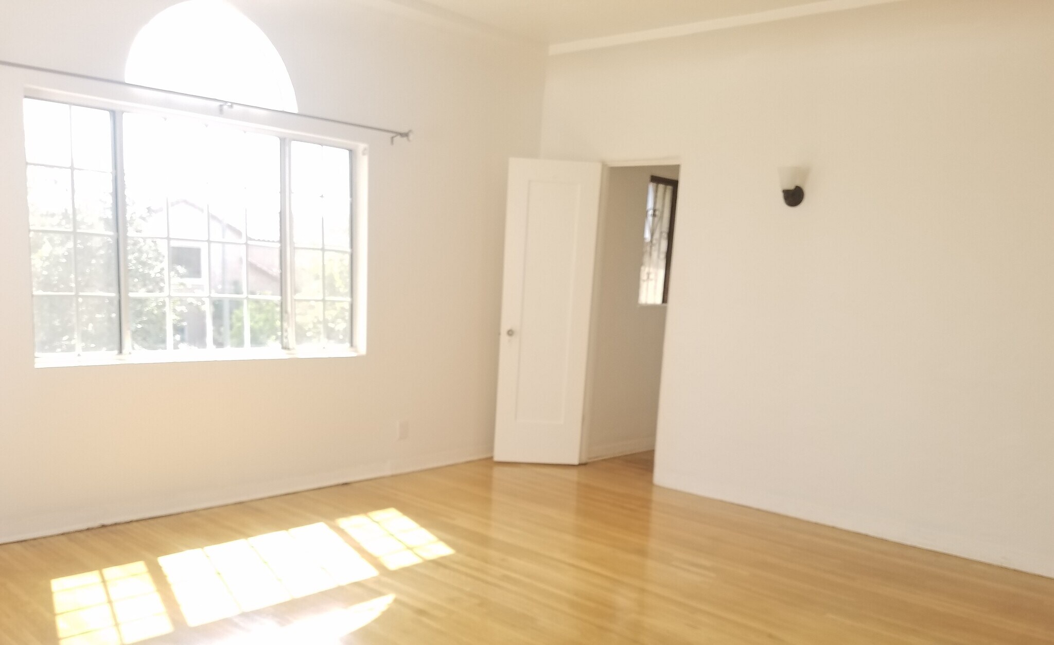 Building Photo - 1607 1/2 S Sierra Bonita Ave