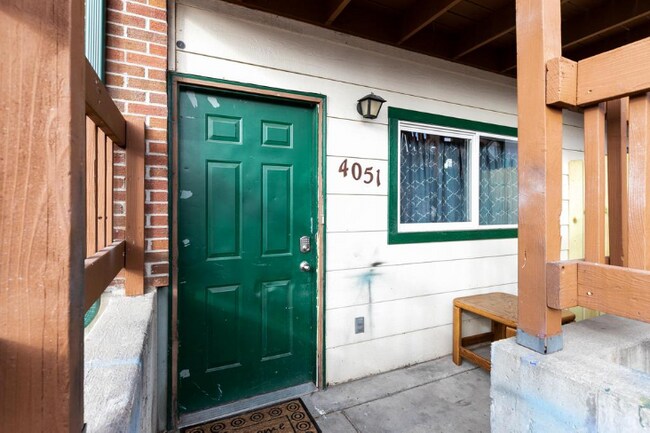 Building Photo - "Charming 2-Bed Oasis with 988 Sq Ft of Comfort in Cheyenne!"