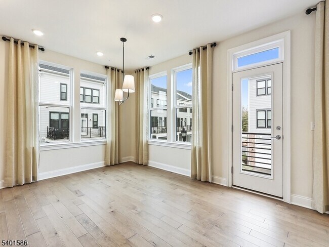 Building Photo - 715 Parker Blvd