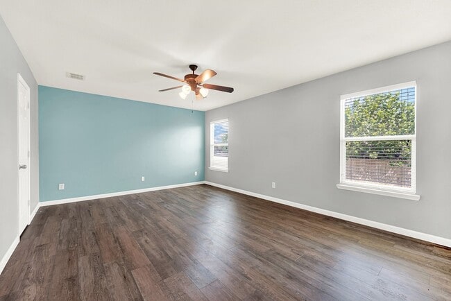 Building Photo - 4613 Mountain Oak St