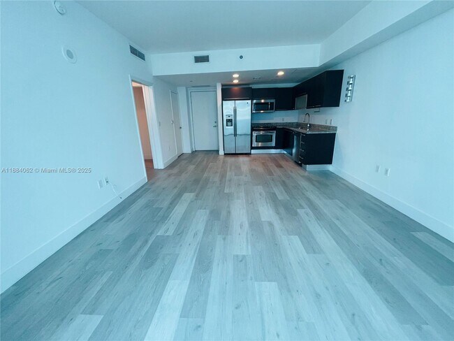 Building Photo - 950 Brickell Bay Dr