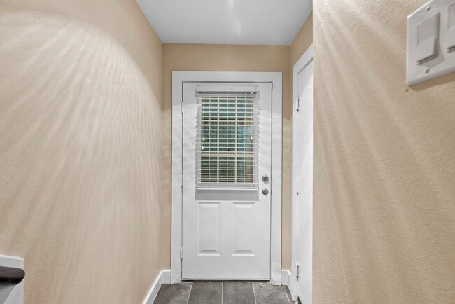 Building Photo - Gated 2BR Townhome Just Minutes from the T...
