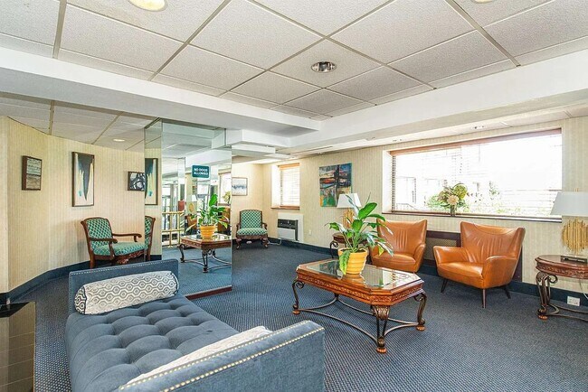 Building Photo - 6515 BLVD E