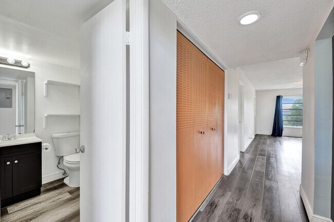 Building Photo - 2430 SW 81st Ave