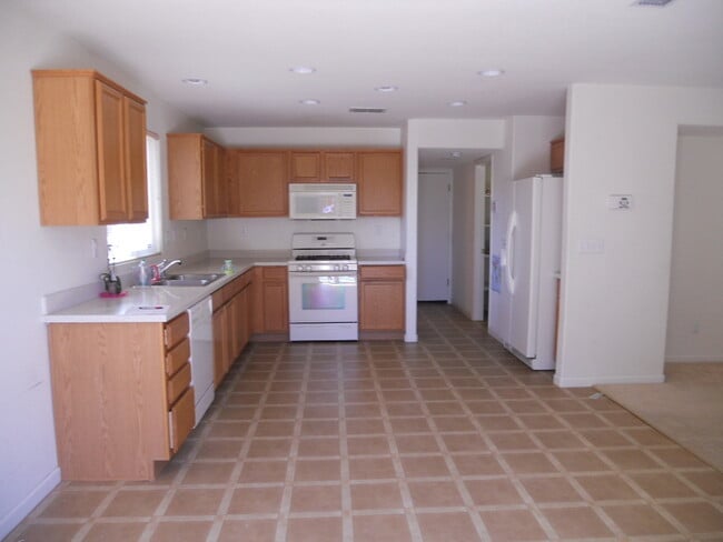 Building Photo - LARGE CORNER LOT 2 STORY 4 BED HOME IN MATHER