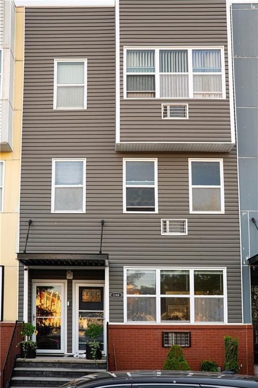 Building Photo - 1146 Essex St