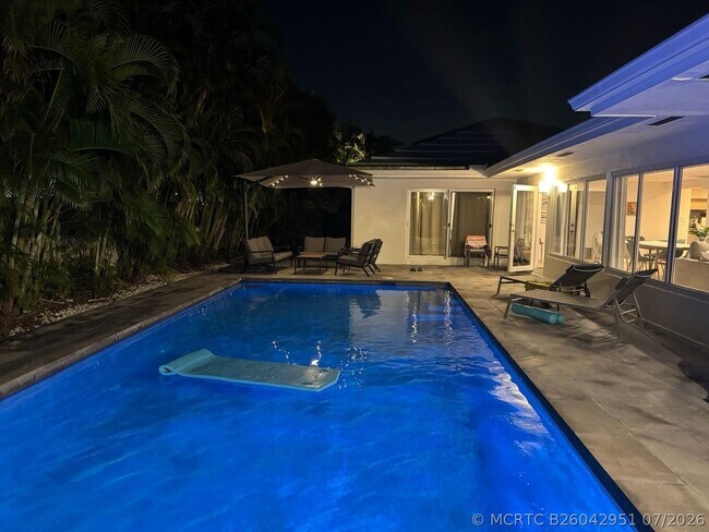 Building Photo - 2020 Coral Reef Dr