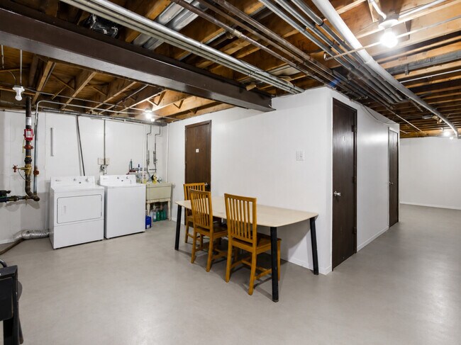 Building Photo - 228 E Rimini Ct