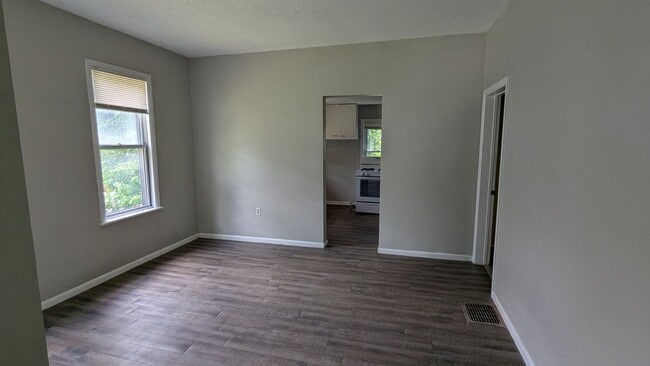 Building Photo - 498 Gage St
