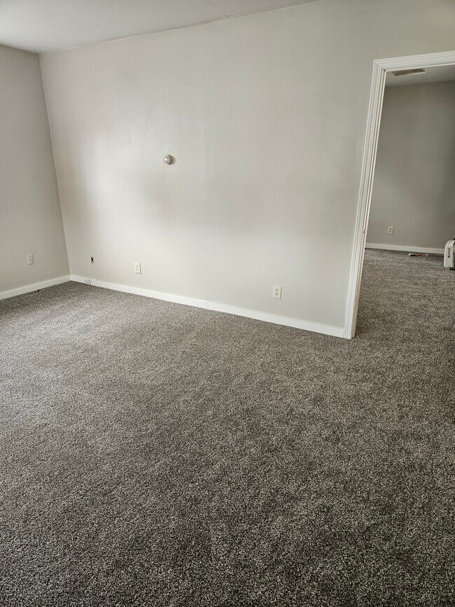 Front Living room - 929 Tiffin Ave