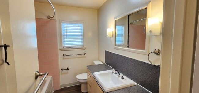 Building Photo - 804-808 H Ave.