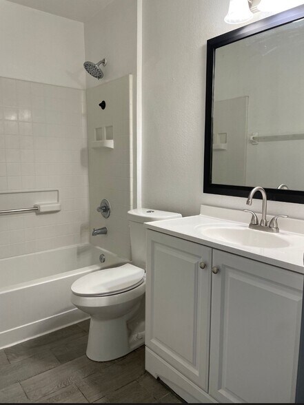 Building Photo - 5226 Orange Ave