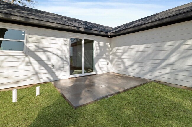 Building Photo - 311 Church St