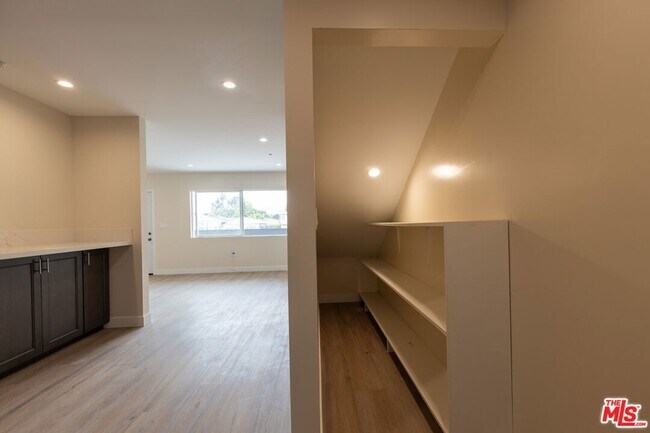 Building Photo - 2656 W Carson St