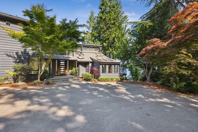 Building Photo - Stunning 3,146 Sq. Ft. Olympia Waterfront ...