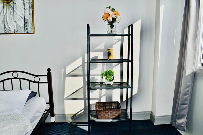 Building Photo - 274 Boulevard NE