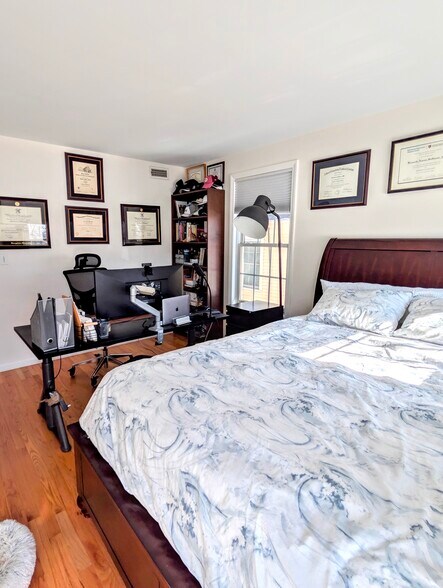 Building Photo - 216 Parker Hill Ave