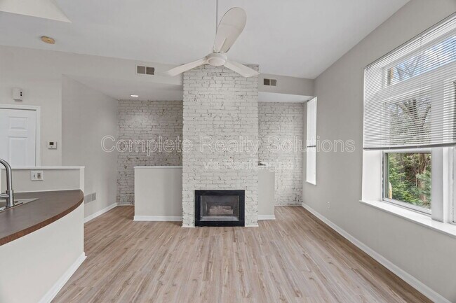 Building Photo - 2221-2223  Rutger Street