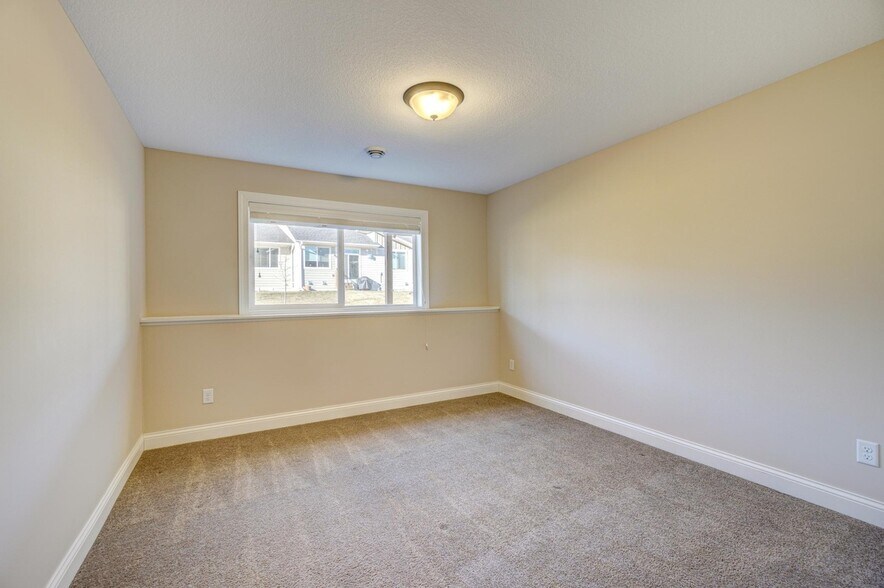 Building Photo - 10889 Retreat Ln
