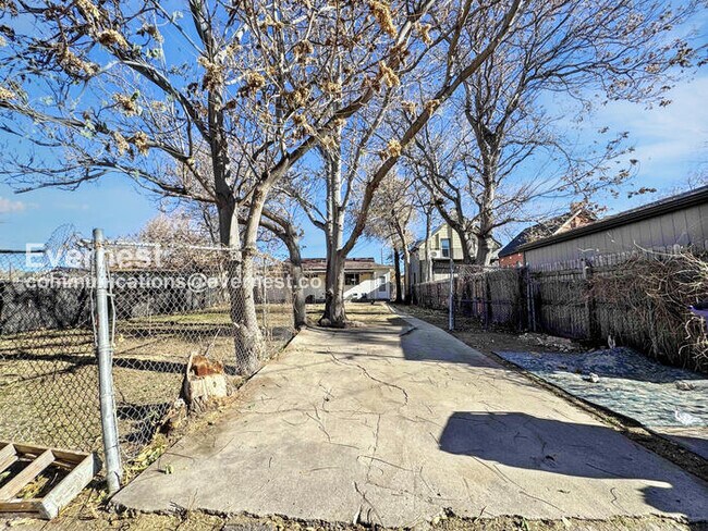 Building Photo - 2755 N Humboldt St