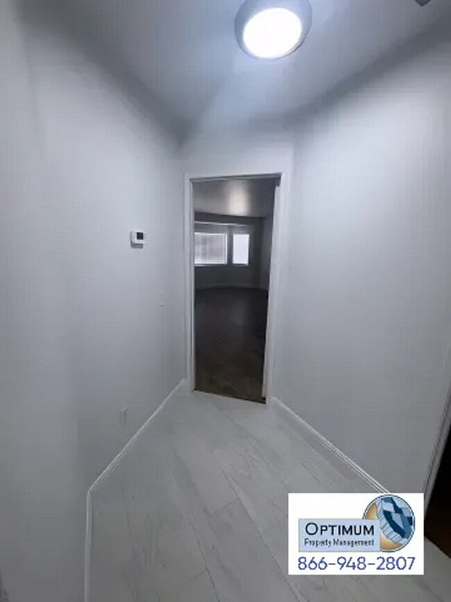 Building Photo - Spacious 4-Bedroom Home with Elegant Finishes & Convenient Location