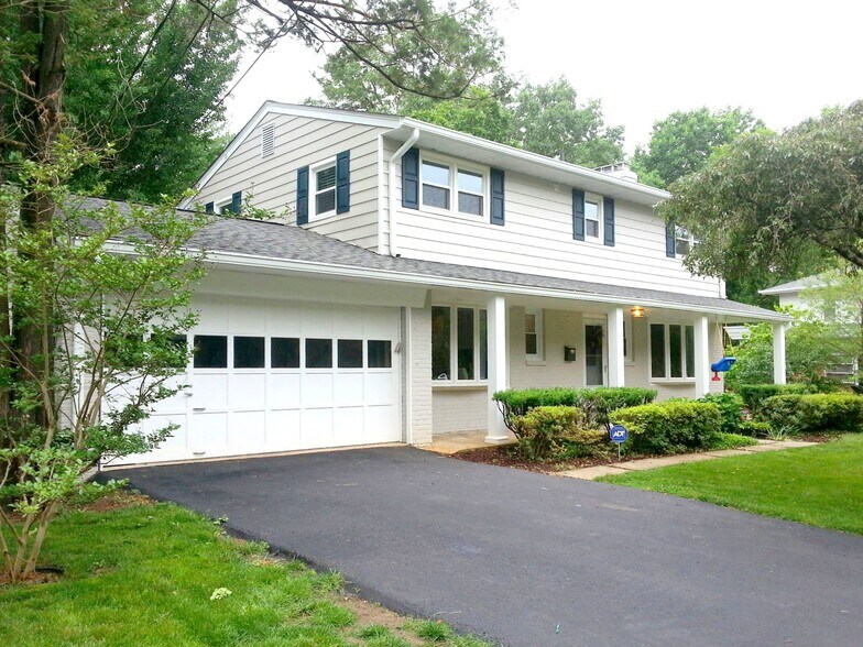 Front of home - 6811 Lemon Rd