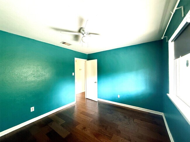 Building Photo - 13222 Pebblewalk Cir N