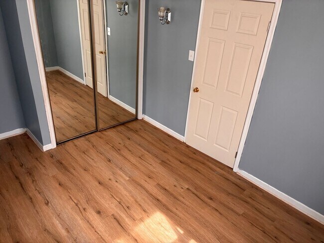 Building Photo - Charming 2BR House in Gibbstown