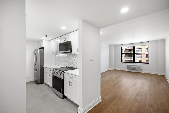 Building Photo - 2 Constitution Ct