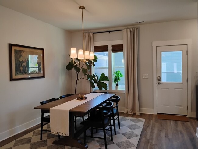 Building Photo - 353 Wash Holw Dr