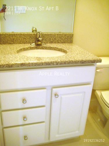 Building Photo - 2211 W Knox St