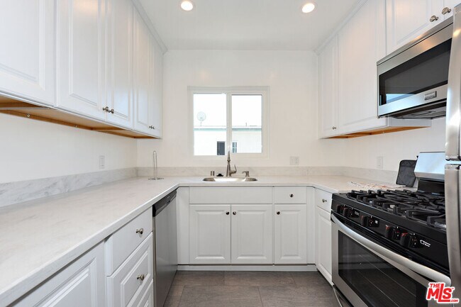 Building Photo - 4035 Inglewood Blvd