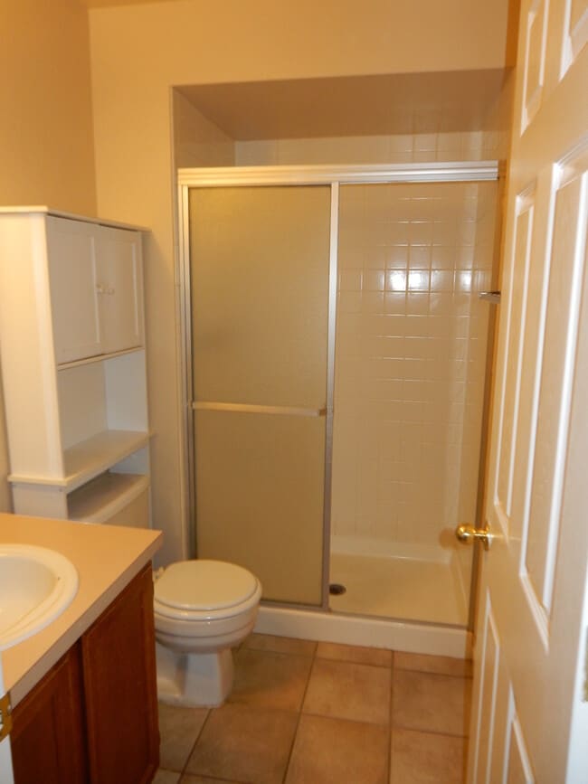 Building Photo - Charming 2 bed/ 2 bath condominium located in Gunbarrel's Hunter Creek. Next to beautiful park!
