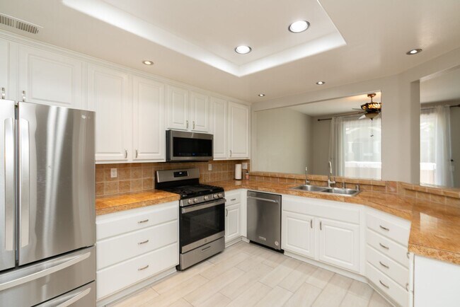 Building Photo - 3 Bedroom Townhome in the Monte Rio Community of Rancho Peñasquitos