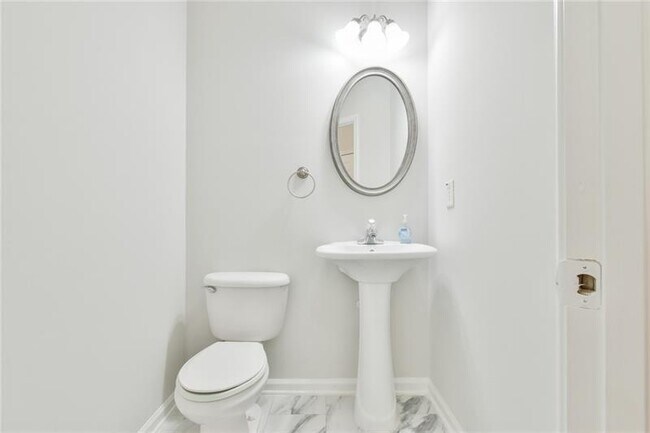 Building Photo - 2694 Winslow Ridge Dr NE